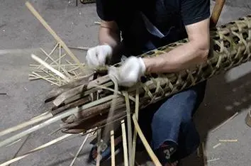 50歲河南大叔蝸居義烏地下室，匠心打造納涼竹夫人，風(fēng)靡日韓市場(chǎng)